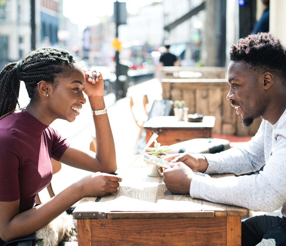 Couple on a date (Photo courtesy of rawpixel.com)