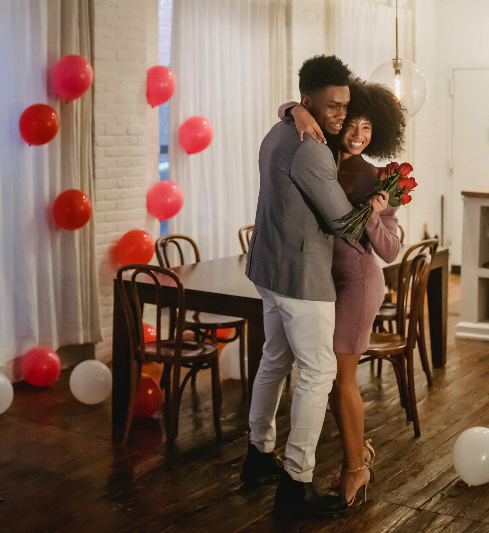 Man giving woman flowers (Courtesy of pexels.com)