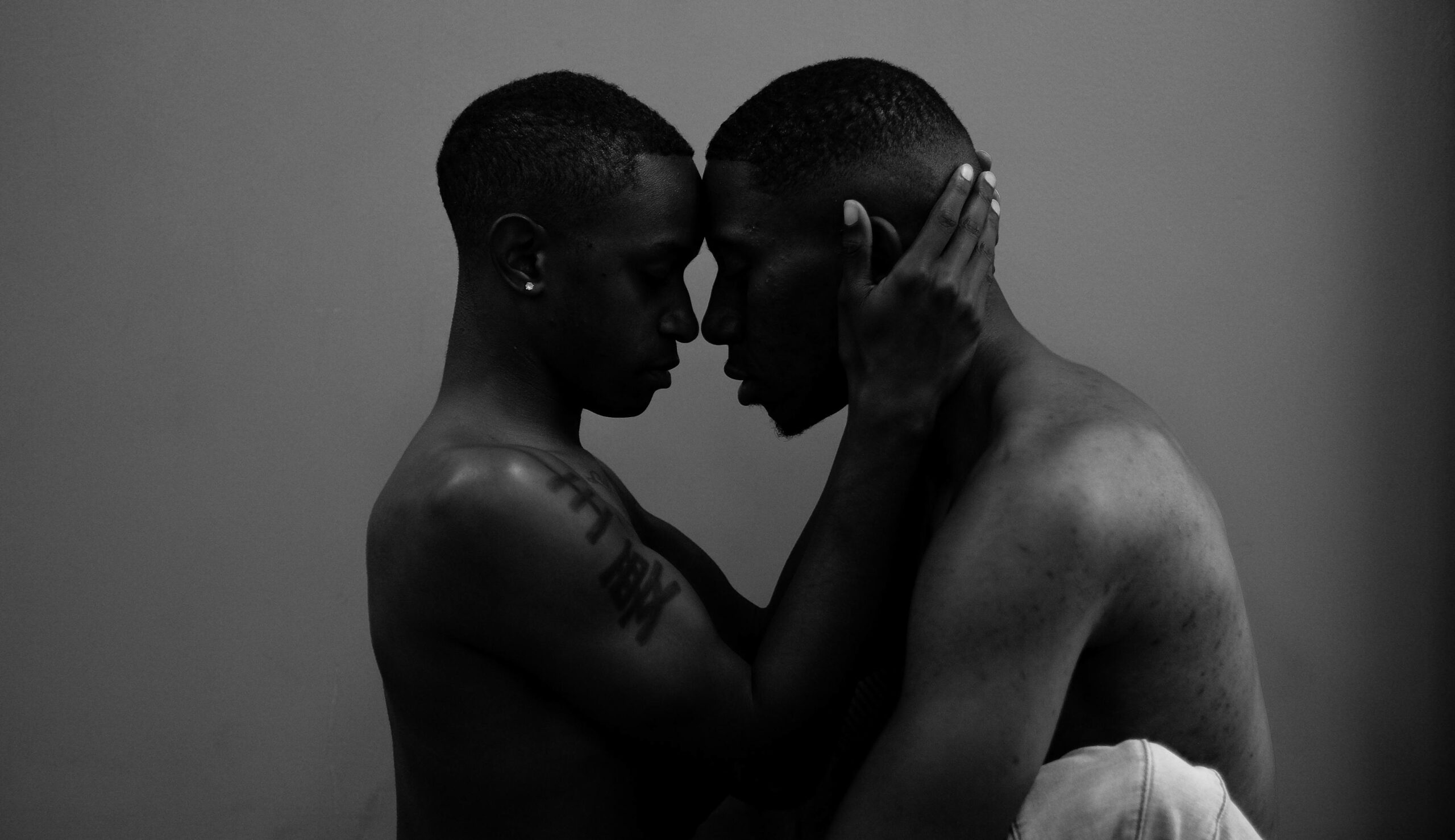 couple hugging (Courtesy of pexels.com) - Black Love 5 Things Impacting Your Libido