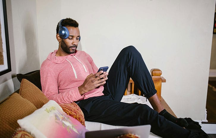 How to Make Social Media a Sanctuary for Self-Love